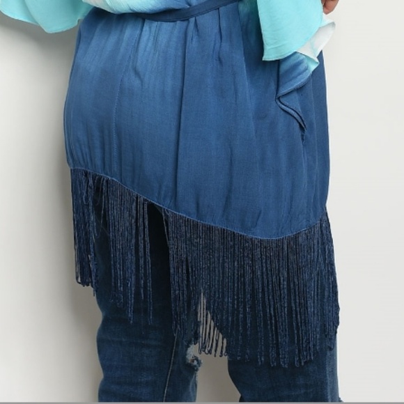 Last 💙 Blue Tie Dye Cold Shoulder Top - Picture 7 of 8